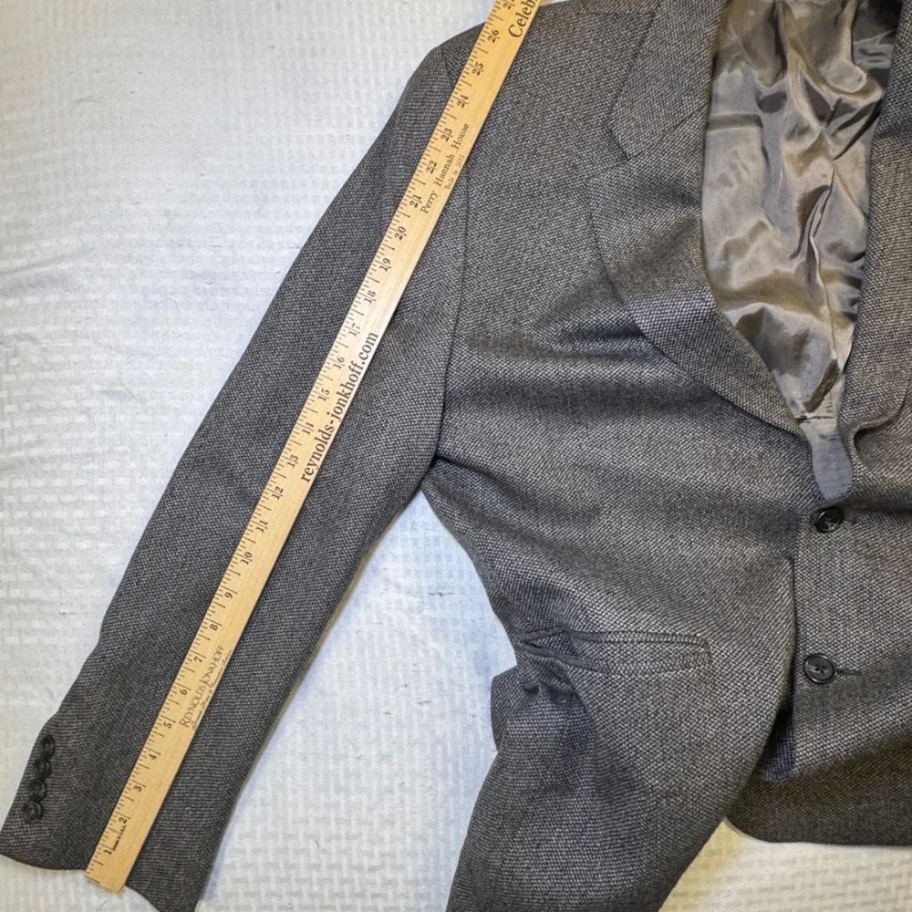 Chaps Ralph Lauren Grey Wool Blazer Sport Coat Made in Canada Two Button Vintage
